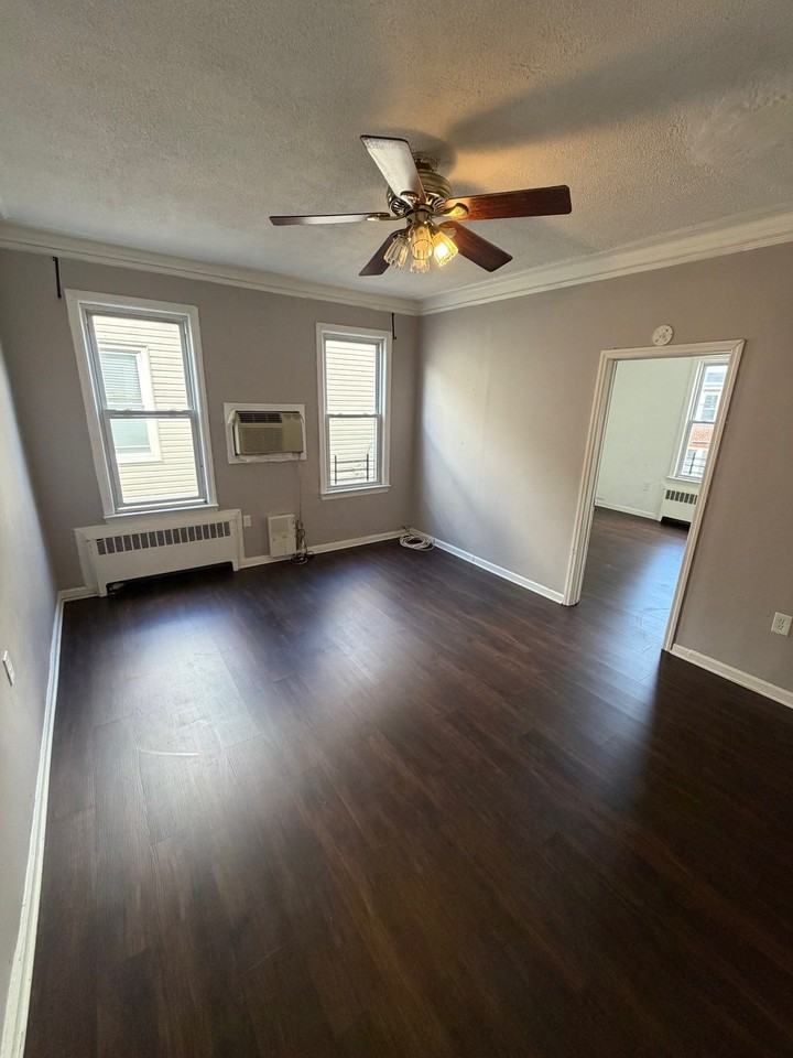 1576 Leslie St #2R - Photo 3 of 6