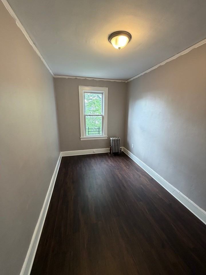 1576 Leslie St #2R - Photo 6 of 6