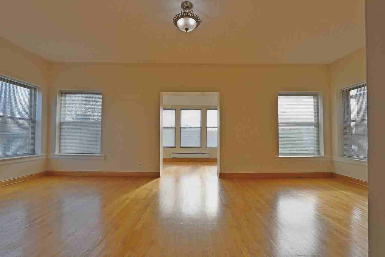 918 W Buena Ave #3 - Photo 2 of 20