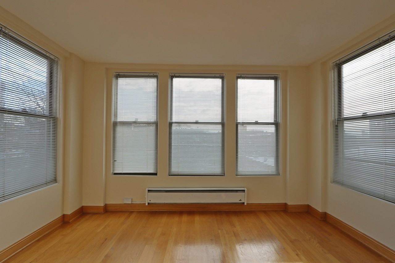 918 W Buena Ave #3 - Photo 3 of 20