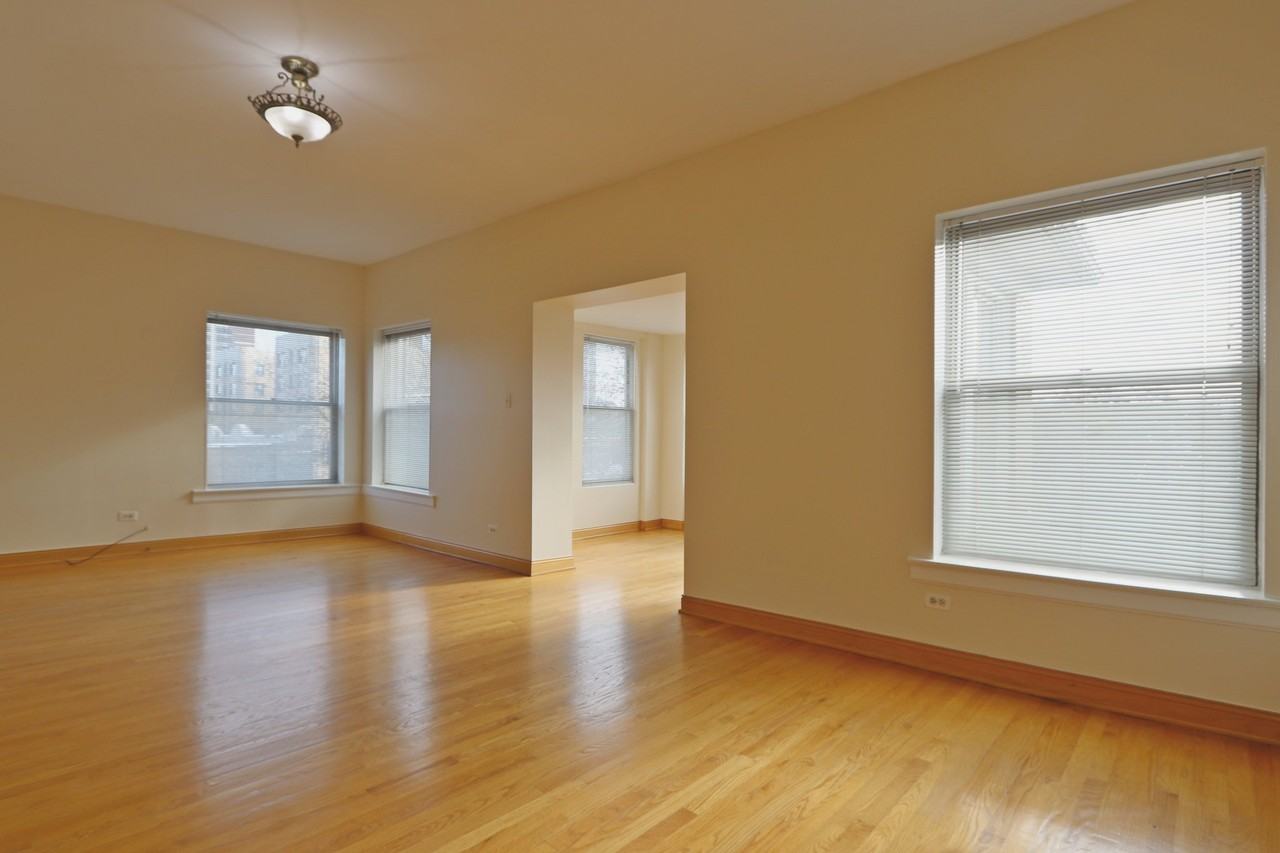 918 W Buena Ave #3 - Photo 4 of 20