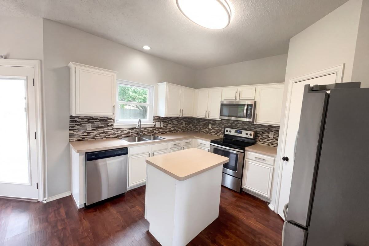 1405 Turtle Cove Dr - Photo 2 of 10