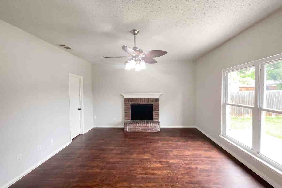 1405 Turtle Cove Dr - Photo 3 of 10