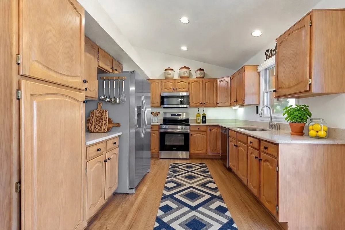 2567 E 124th Pl - Photo 5 of 20