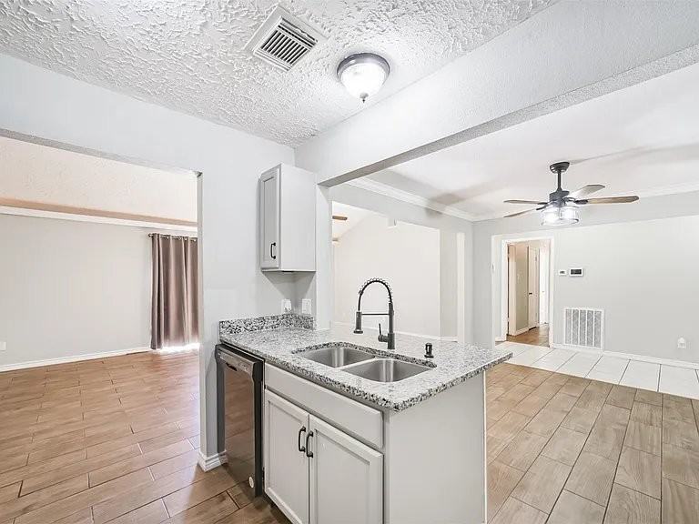 22203 Fincastle Dr - Photo 5 of 10