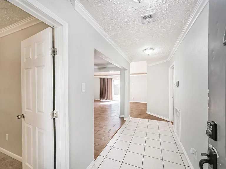 22203 Fincastle Dr - Photo 7 of 10