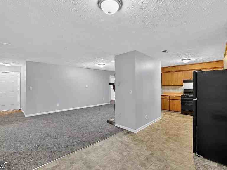 1009 Salisbury Trl - Photo 2 of 9