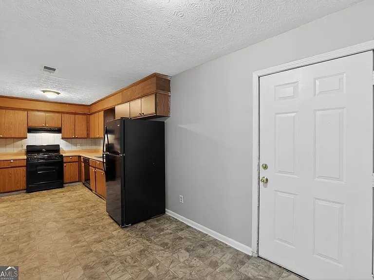 1009 Salisbury Trl - Photo 3 of 9