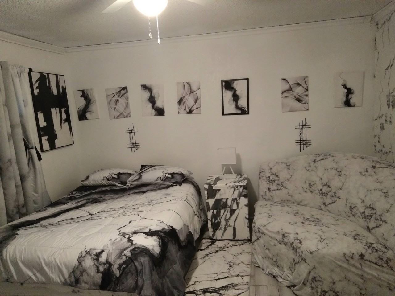 2380 S Bardell Ave - Photo 2 of 11