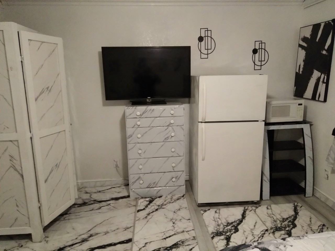 2380 S Bardell Ave - Photo 5 of 11