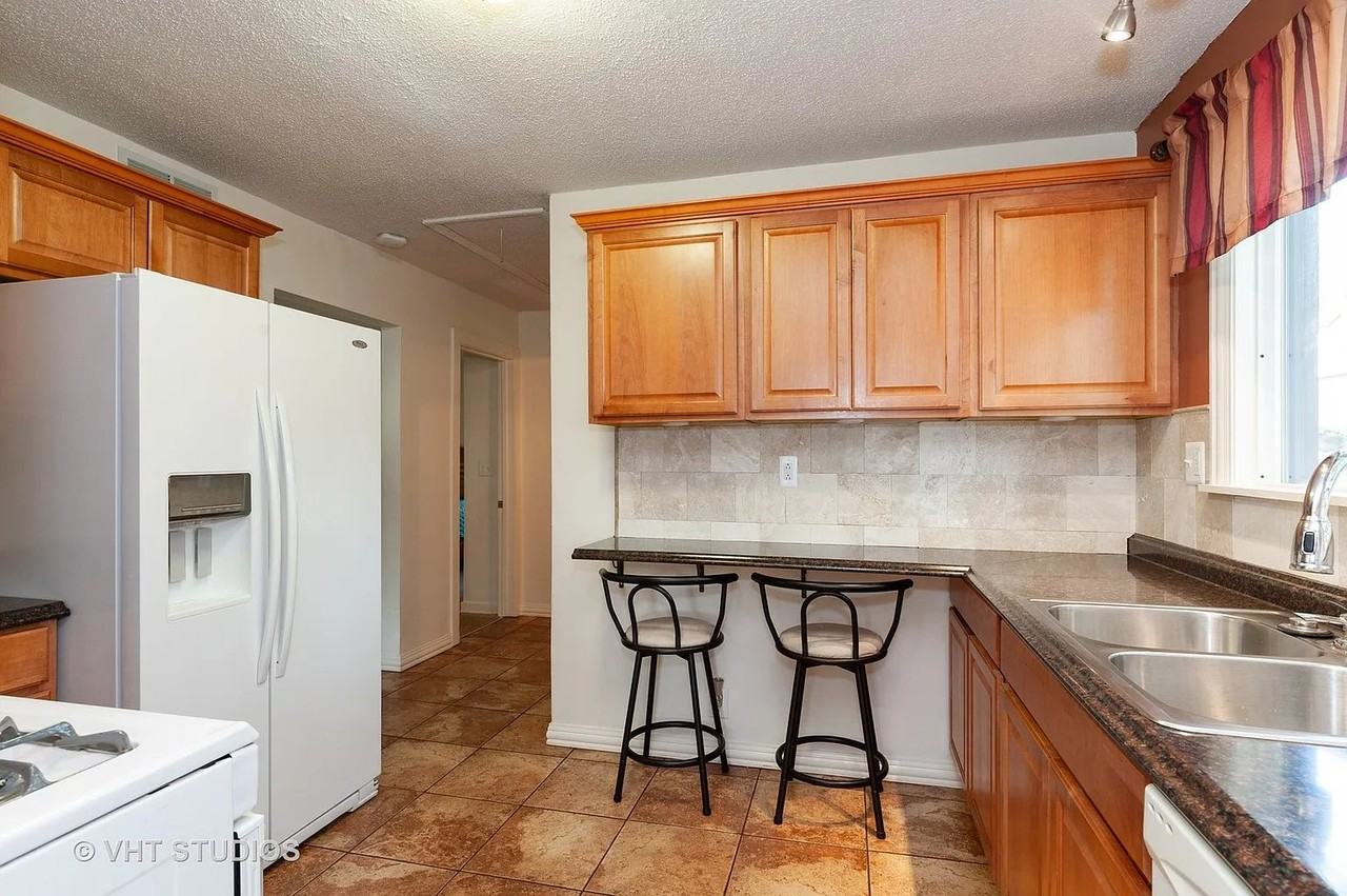 804 Tomahawk Trl - Photo 2 of 7