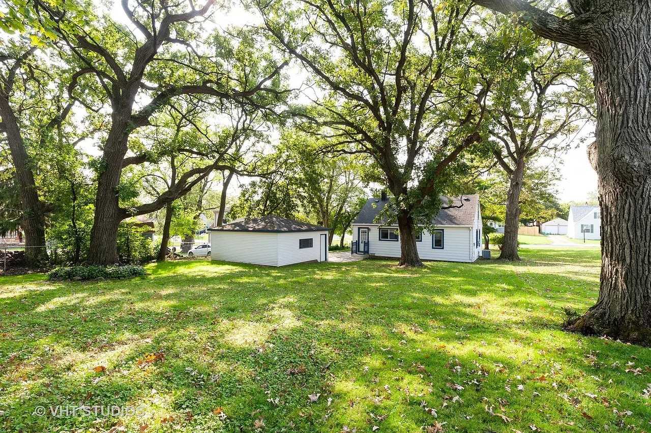 804 Tomahawk Trl - Photo 3 of 7