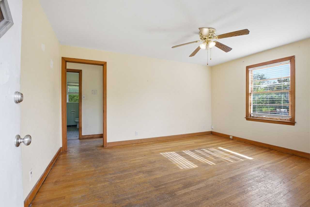 905 W Eastland Ave - Photo 3 of 15