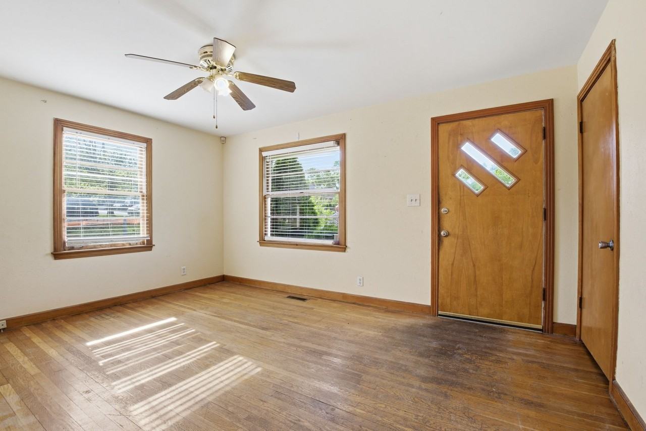 905 W Eastland Ave - Photo 4 of 15