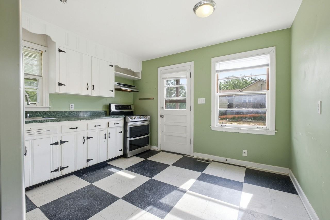 905 W Eastland Ave - Photo 5 of 15