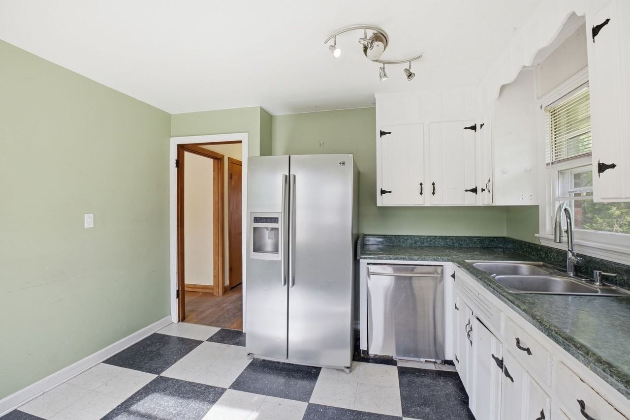 905 W Eastland Ave - Photo 7 of 15