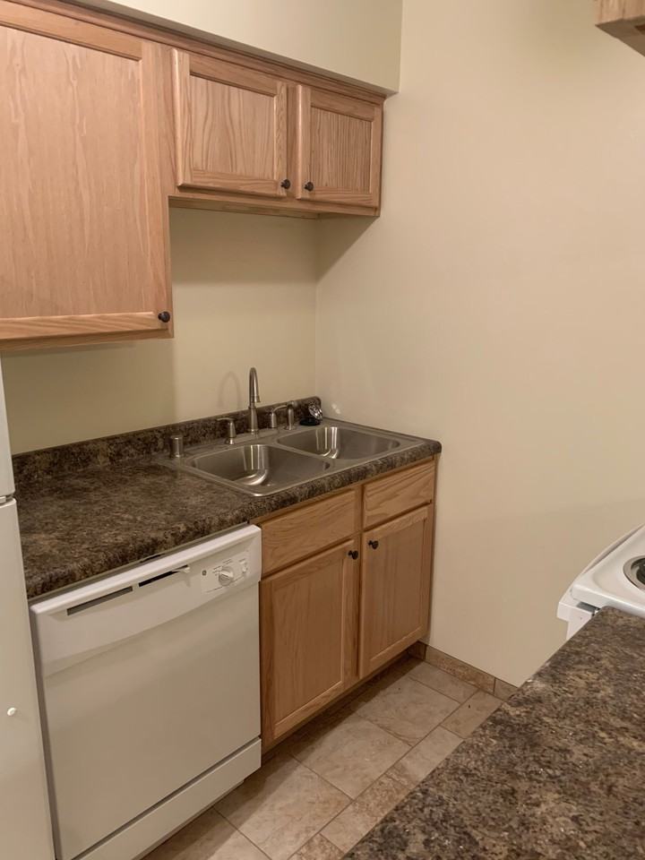 689 Snelling Ave S #204 - Photo 5 of 12