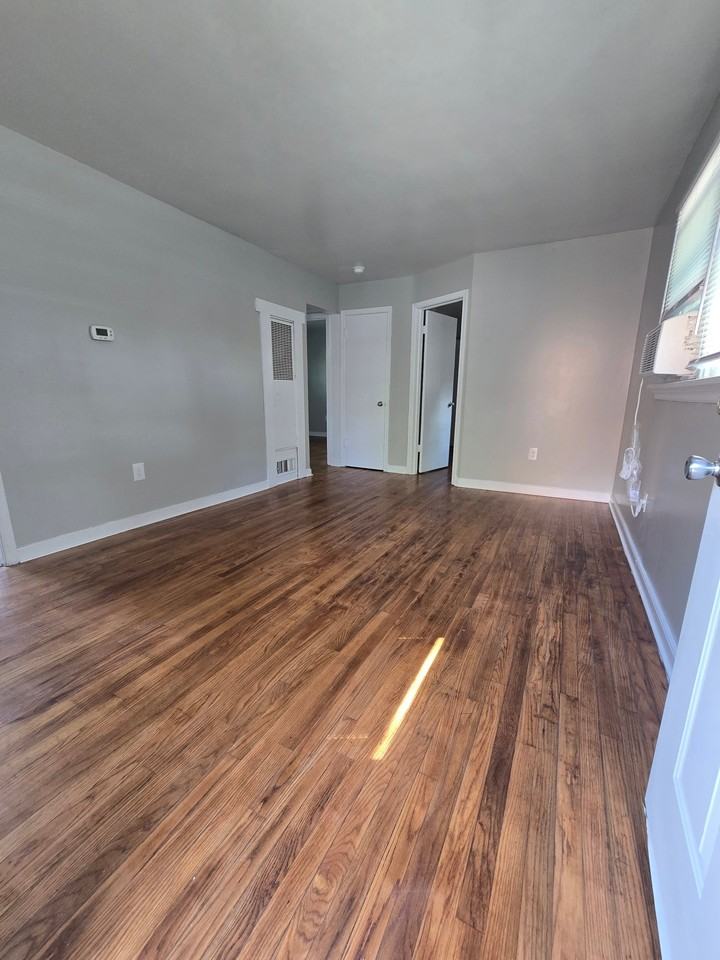 5225 Collindale Rd - Photo 3 of 10