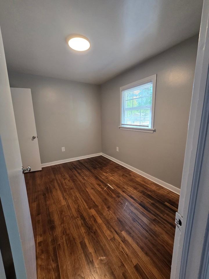 5225 Collindale Rd - Photo 6 of 10