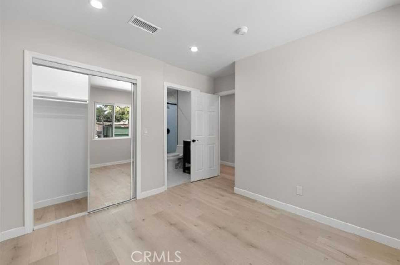 6724 Hesperia Avenue - Photo 4 of 16