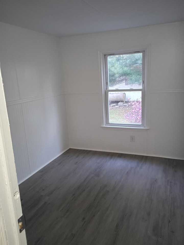 Oakhurst - Photo 5 of 11