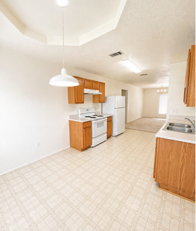 3012 Viewcrest Dr - Photo 3 of 15