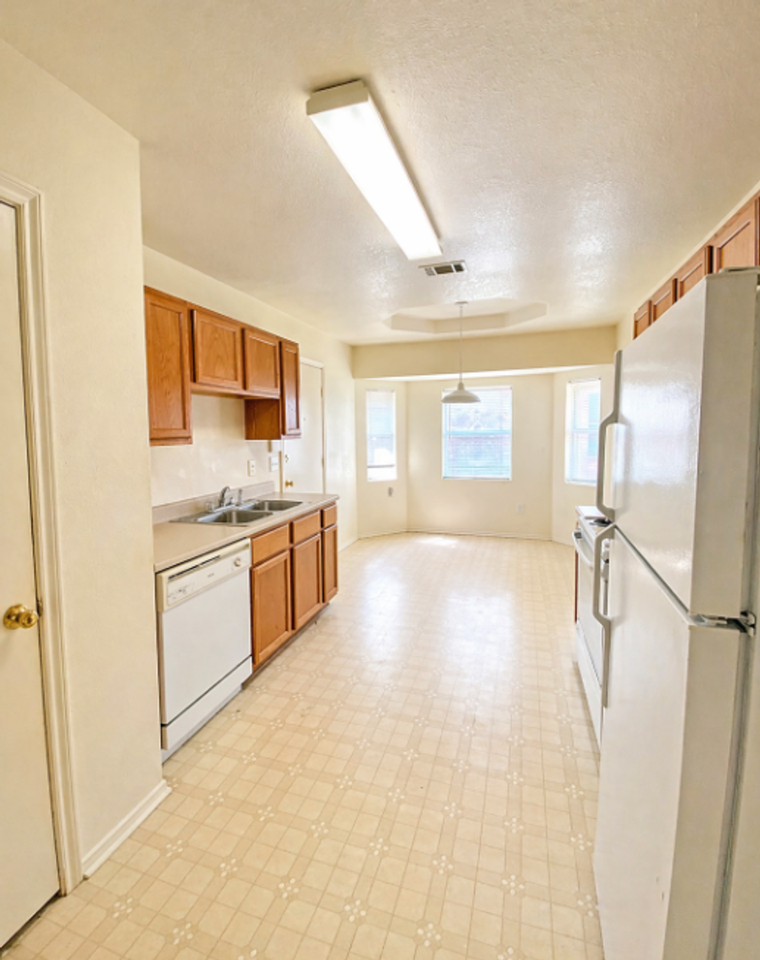 3012 Viewcrest Dr - Photo 4 of 15