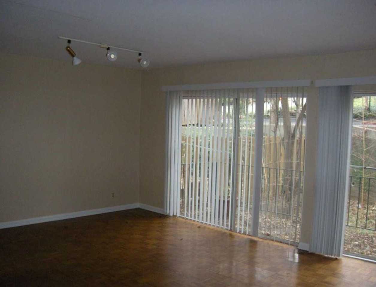 2704 San Pedro St - Photo 4 of 17