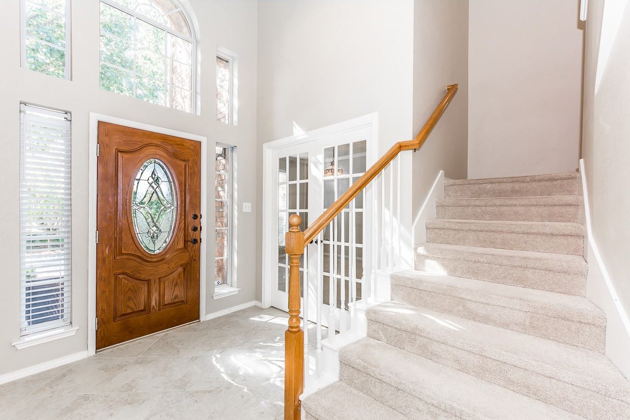 2060 Garden Crest Dr #1 - Photo 2 of 31