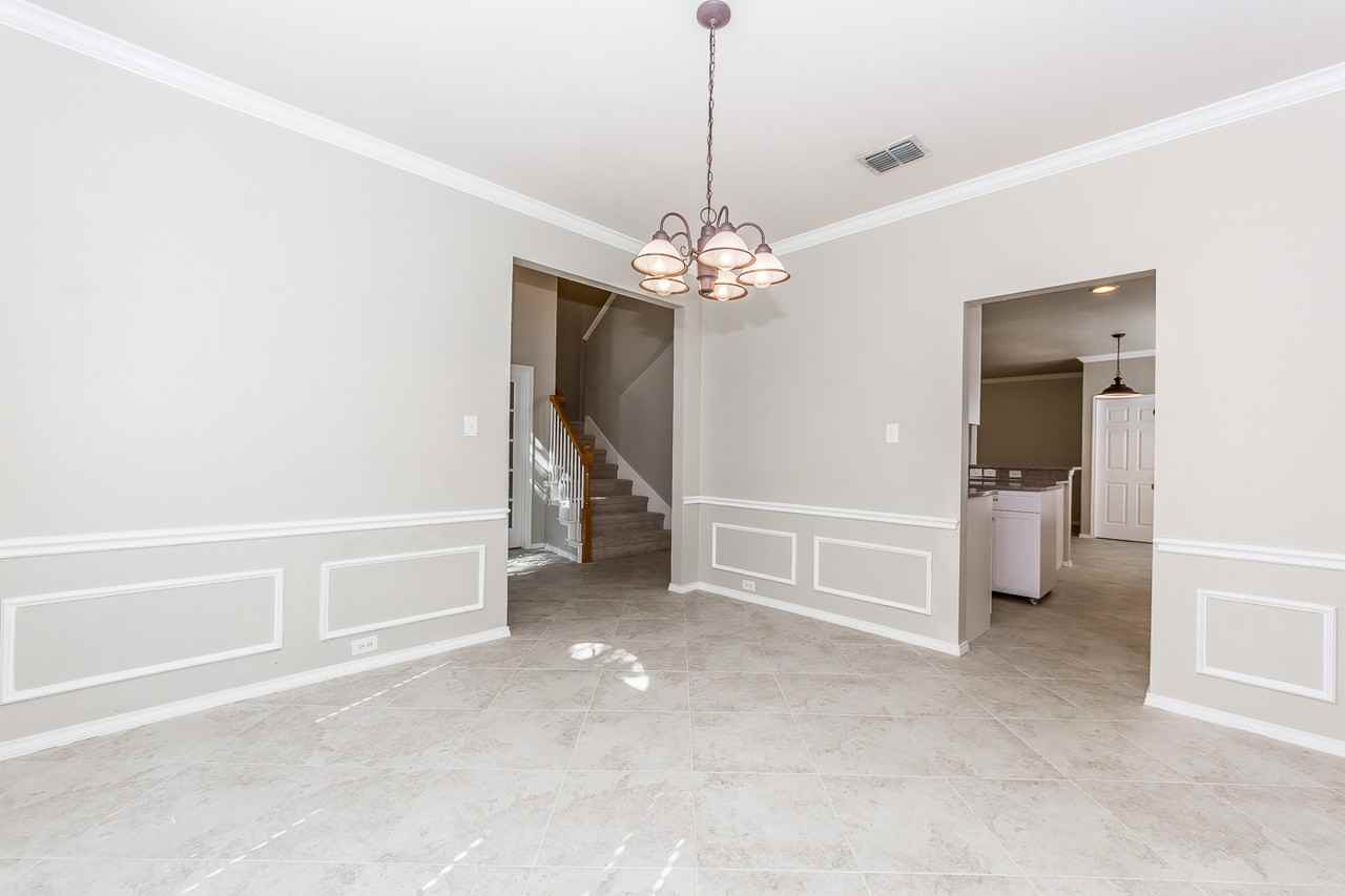 2060 Garden Crest Dr #1 - Photo 6 of 31