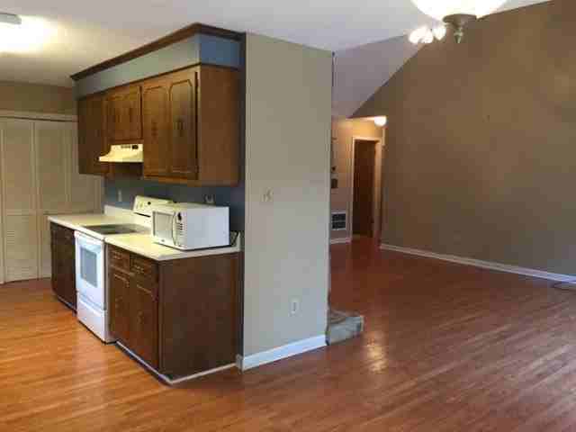 210 Suffolk Dr - Photo 4 of 20