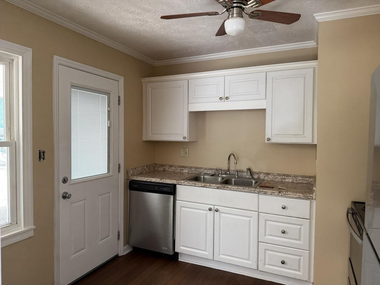 118 Taylor St - Photo 4 of 11