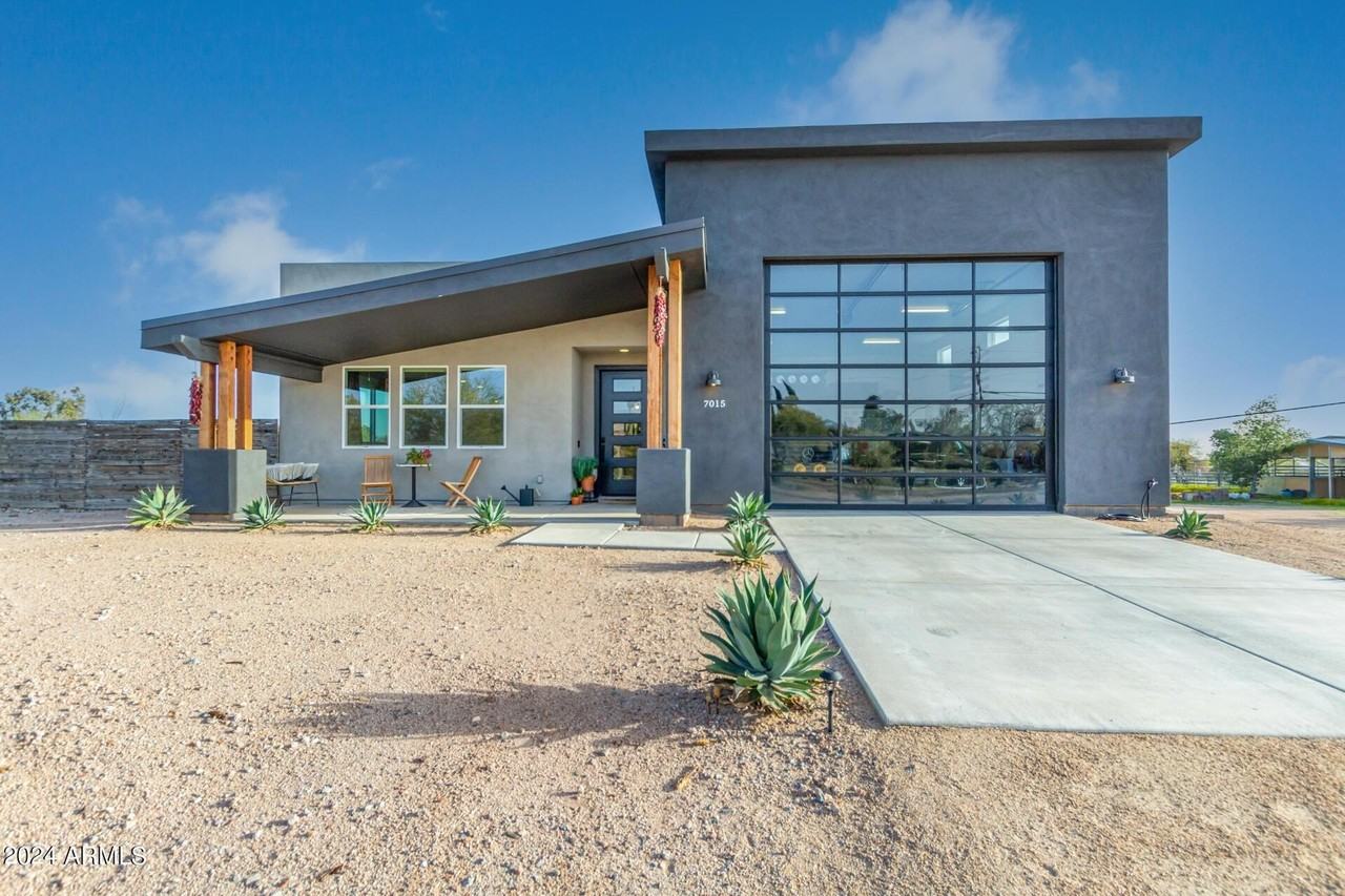 7015 E Davis Rd - Photo 3 of 29