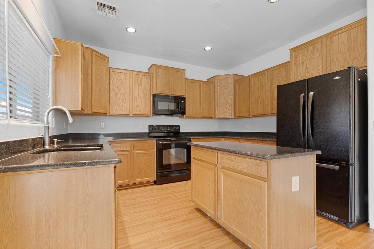 19676 N Locke Ct - Photo 3 of 19