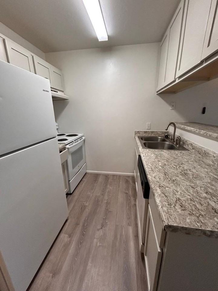 610 S Granite St #4 - Photo 4 of 9