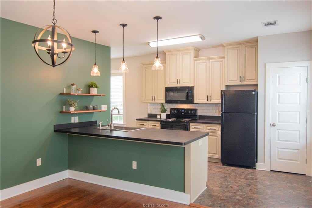 509 E 24th St #B - Photo 3 of 15