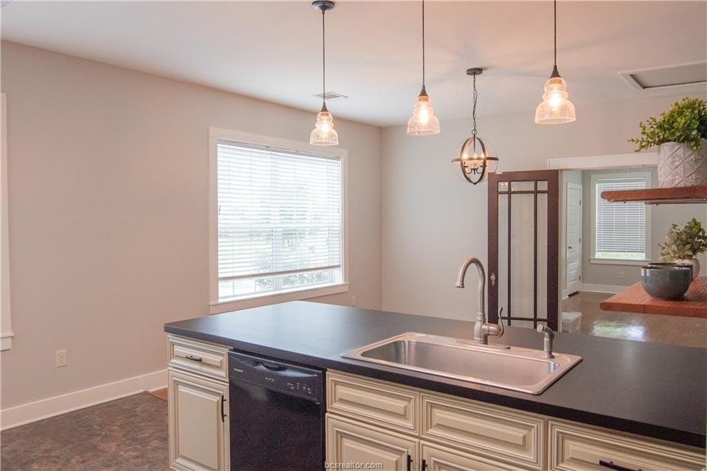 509 E 24th St #B - Photo 5 of 15