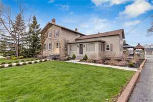 featured image of 9060 Main St