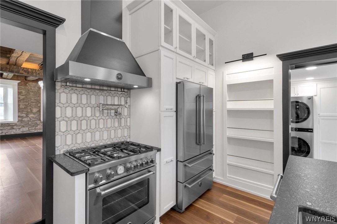 9060 Main St - Photo 6 of 38