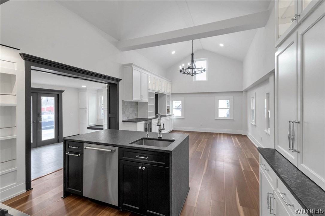 9060 Main St - Photo 7 of 38