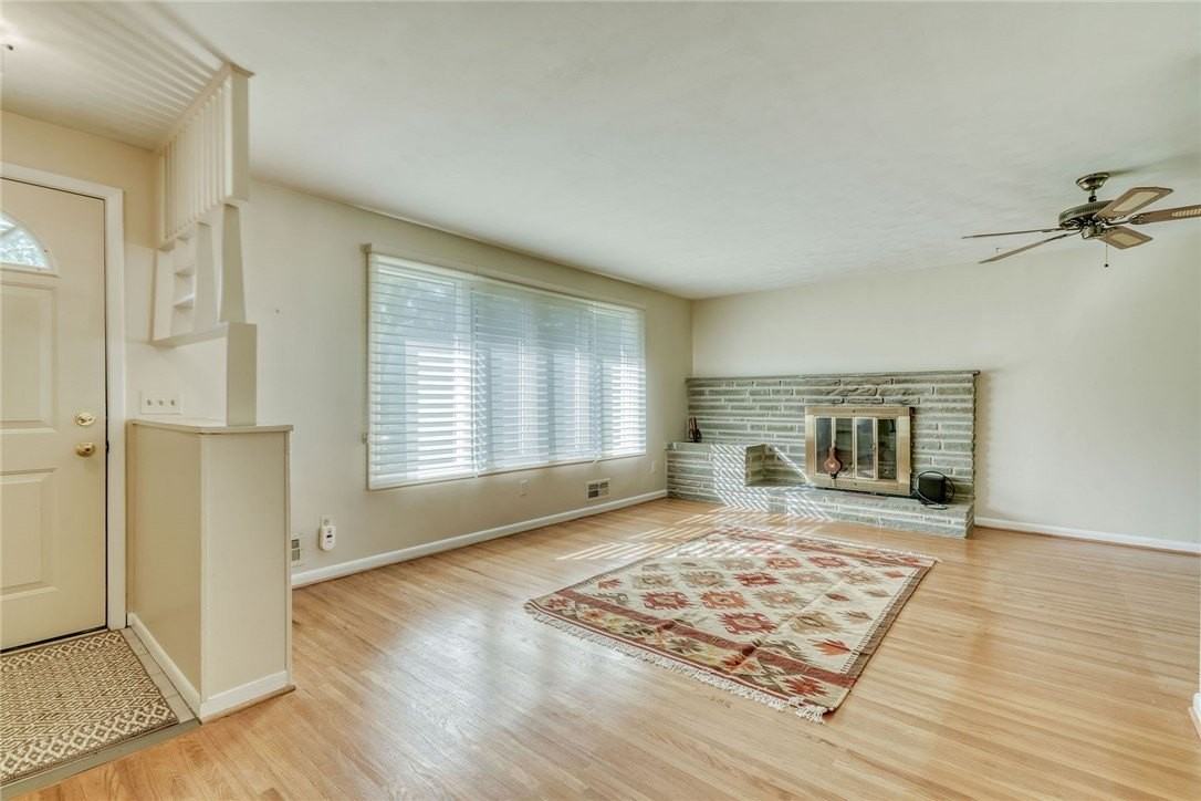 241 Willowcrest Dr - Photo 3 of 24