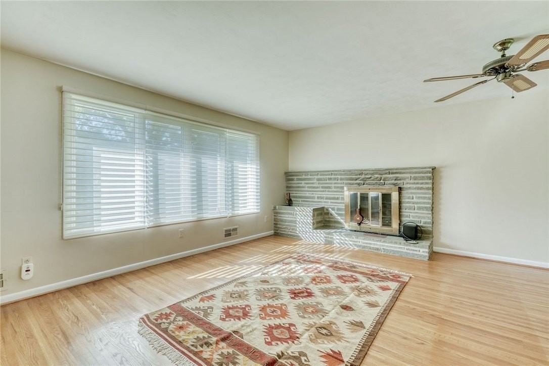 241 Willowcrest Dr - Photo 5 of 24