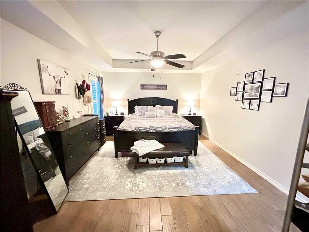 7005 Vineyard Dr - Photo 3 of 40