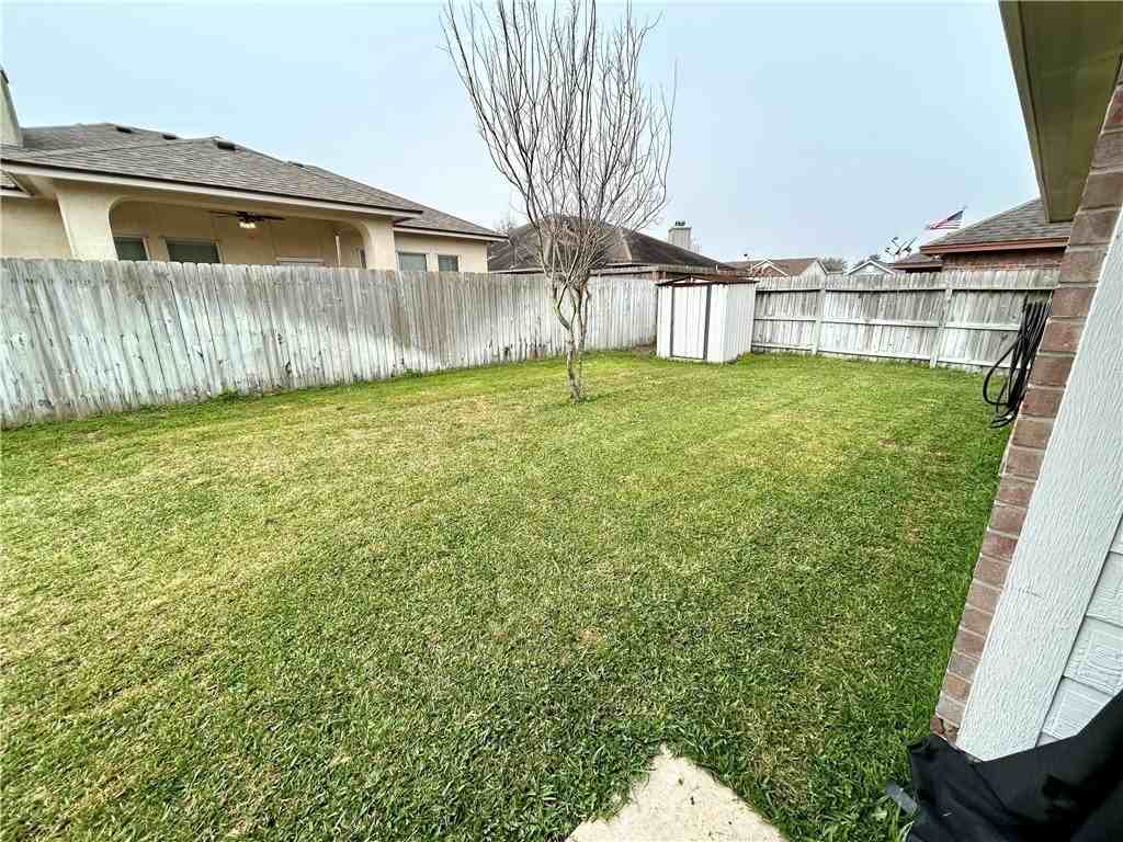 7005 Vineyard Dr - Photo 5 of 40