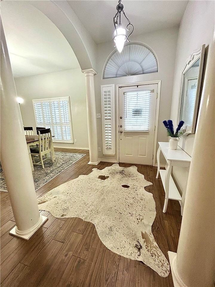 7005 Vineyard Dr - Photo 6 of 40