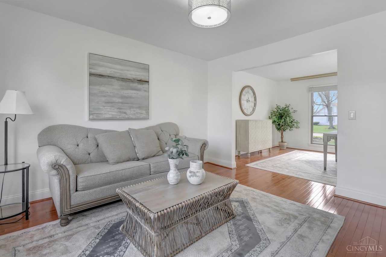 70 Eleanor Dr - Photo 5 of 26