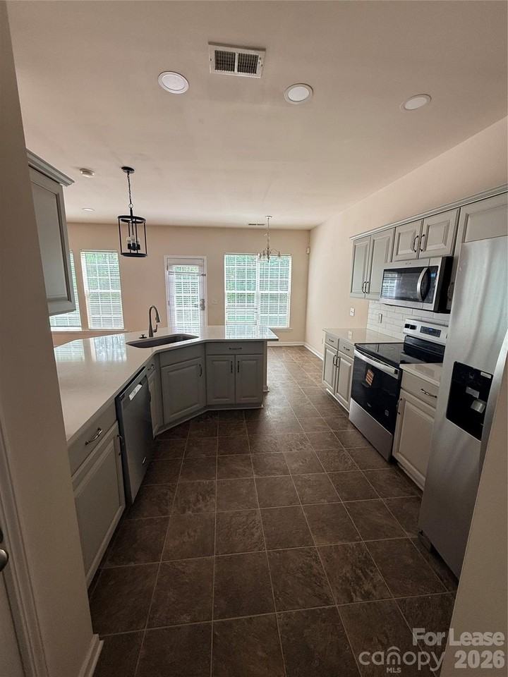 11224 Cypress View Dr - Photo 6 of 25