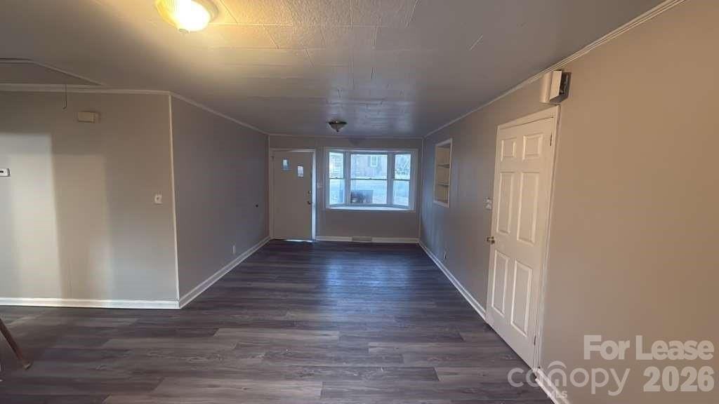 1140 Culp St - Photo 2 of 3