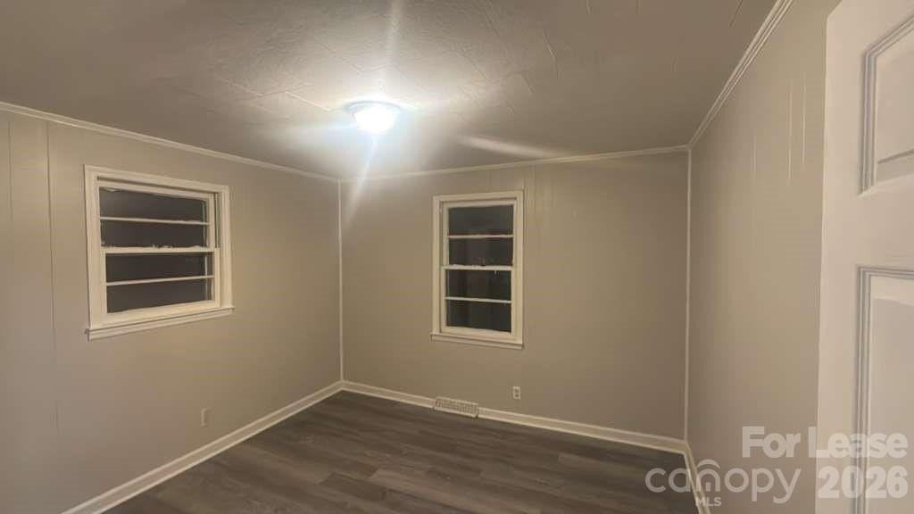 1140 Culp St - Photo 3 of 3