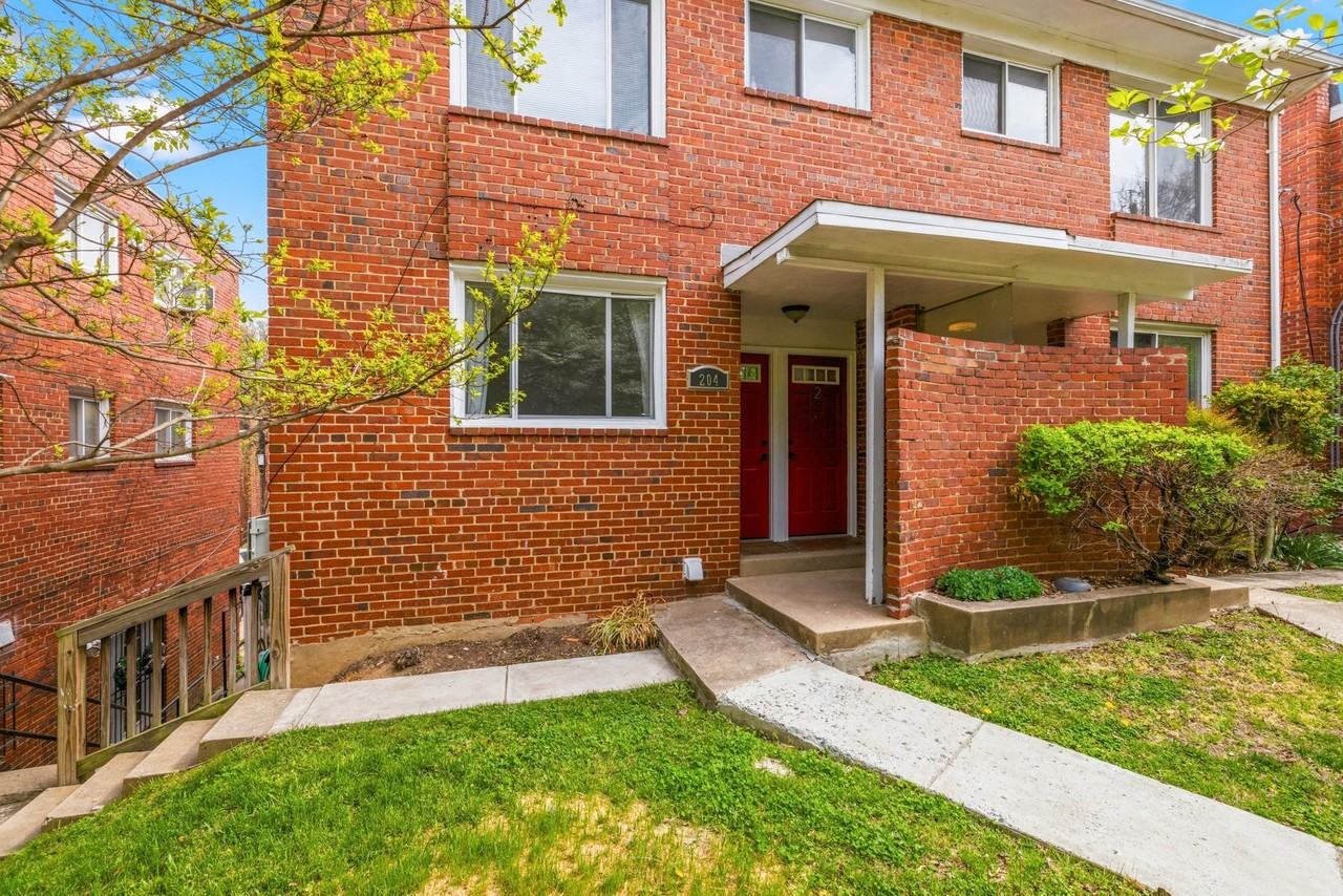 204 Webster Street Northeast #1 - Photo 3 of 22